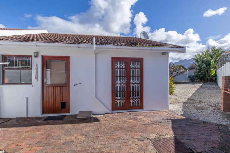 2 Bedroom Property for Sale in Diep River Western Cape